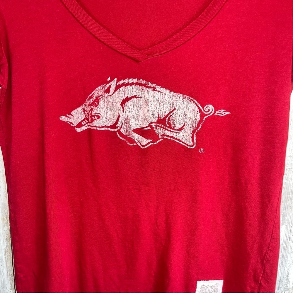 Arkansas Razorbacks Retro Brand V Neck Tee Women’s Large Red Game Day Shirt - Picture 2 of 5